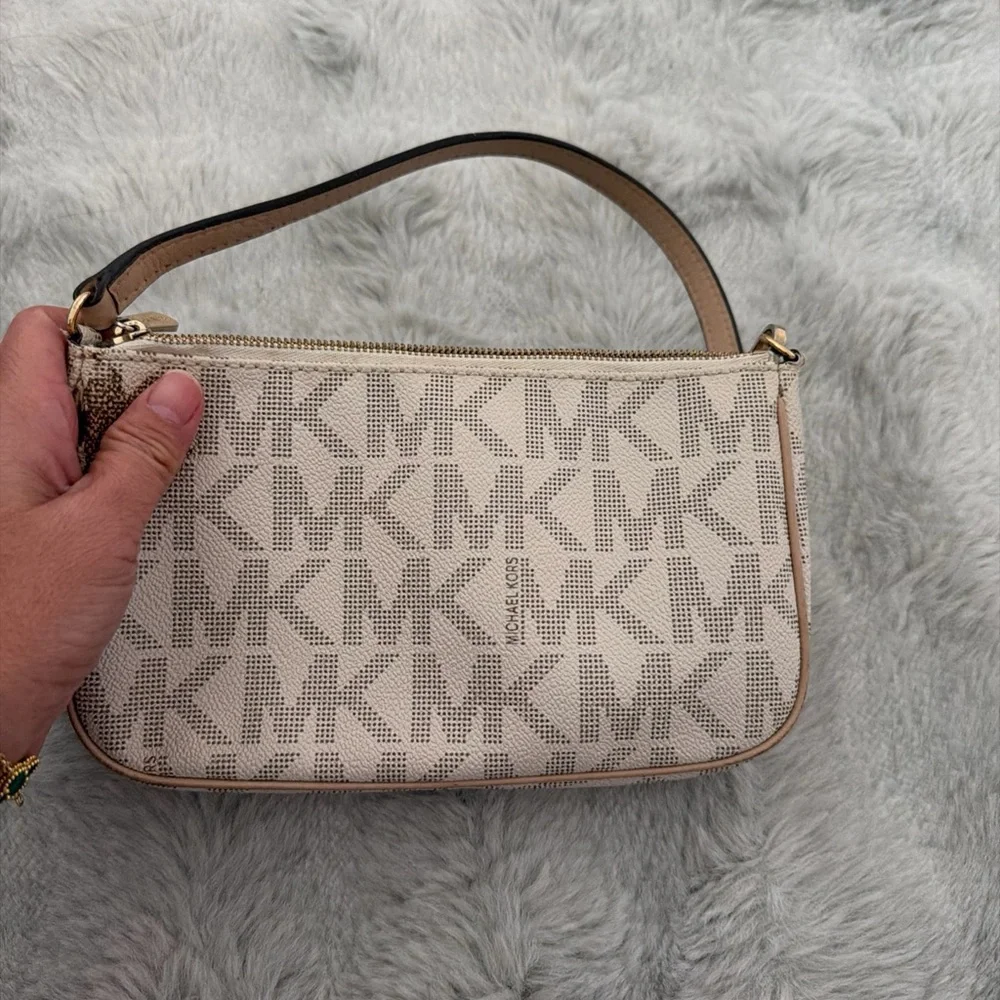Michael Kors Tan Monogram Shoulder Bag - Picture 7 of 9